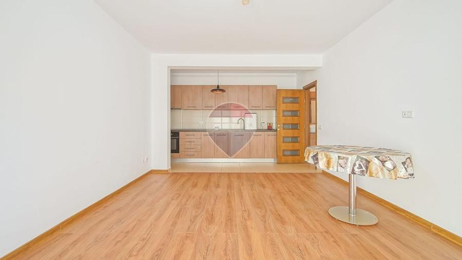 Apartament cu 2 camere decomandat în Tractorul