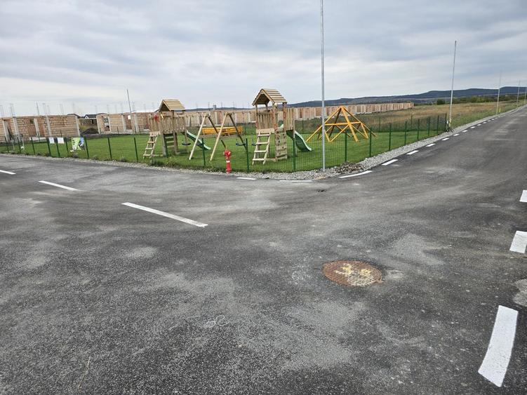 Casă individuală cu 4 camere cu Canalizare în Sângeorgiu de Mureș