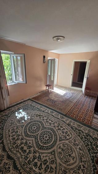 Casă cu 5 camere cu Teren 747 Mp în Gropeni