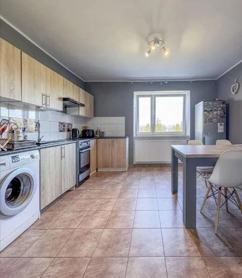 Vand apartament cu 2 camere in zona 1 Decembrie - 4