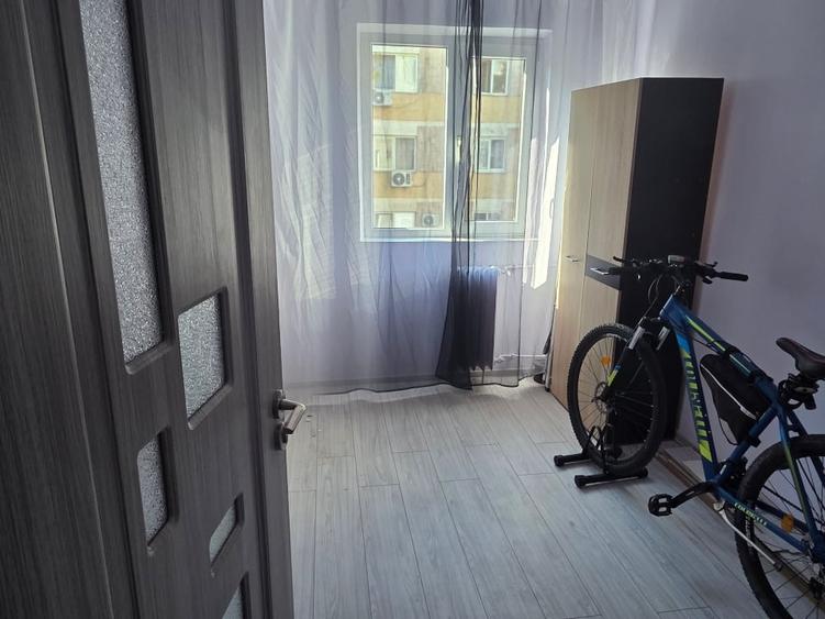 Apartament cu 3 camere semidecomandat, mobilat în Șagului