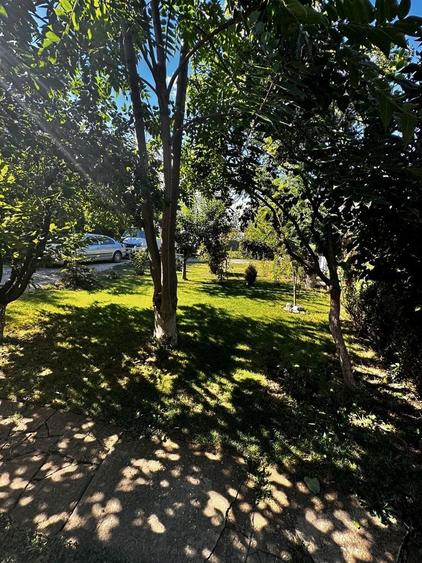 Casă cu 4 camere în Frumușani