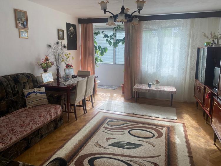 Apartament cu 3 camere decomandat în Ștrand