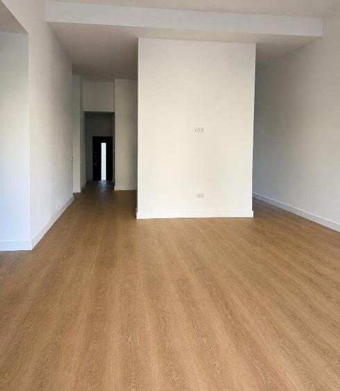Casă cu 8 camere cu Teren 295 Mp în Dorobanți