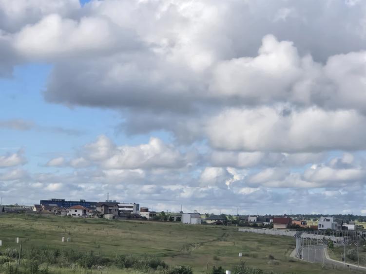 Teren Construcții intravilan de 600 mp, în Periferie