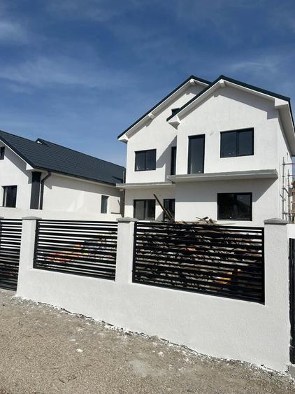 Casă cu 4 camere cu Teren 190 Mp în Năvodari