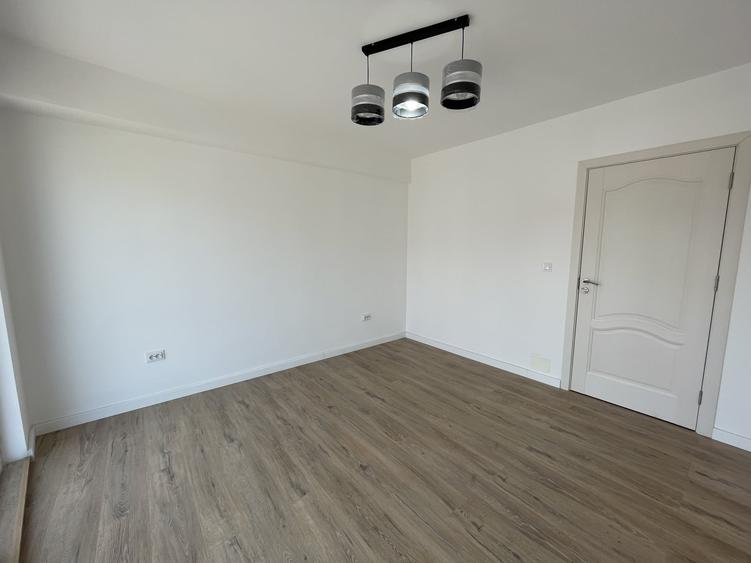 Apartament cu 4 camere decomandat în Dâmbul Rotund