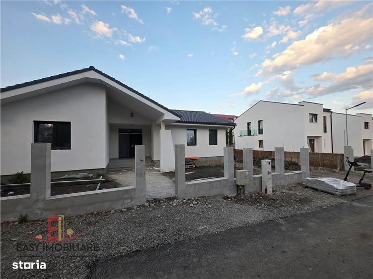 Casă cu 4 camere cu Teren 500 Mp în Livezeni