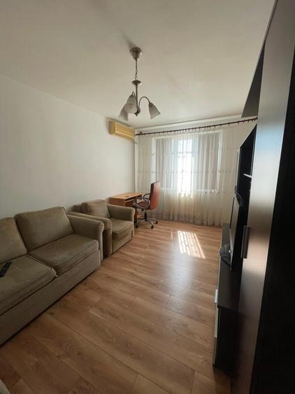Apartament cu 2 camere decomandat în Titan