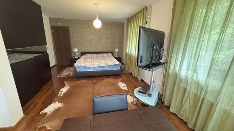 Casă individuală cu 5 camere cu Teren 500 Mp în Eroilor
