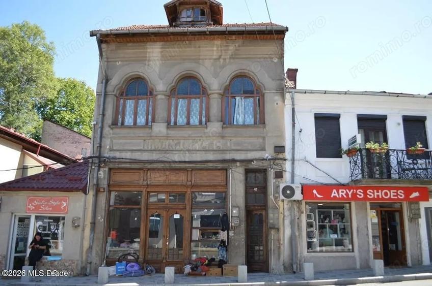 Casă cu Teren 1339 Mp în Central