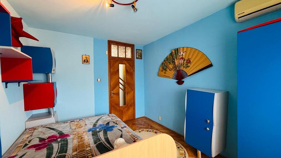 Apartament cu 4 camere decomandat în Central