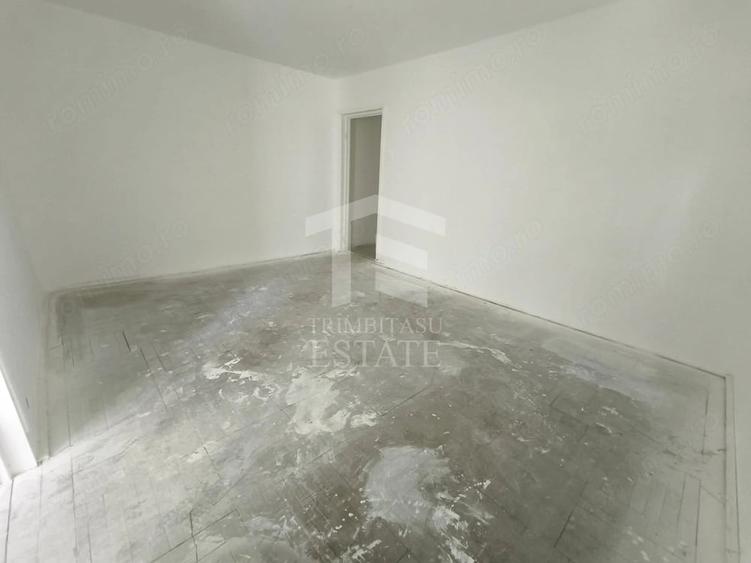 Apartament cu 3 camere semidecomandat în Central