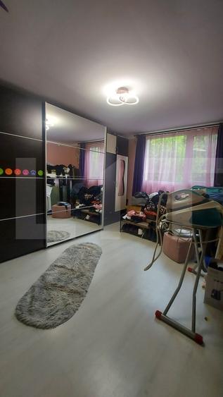 Casă individuală cu 7 camere cu Teren 1980 Mp în Vâlcele