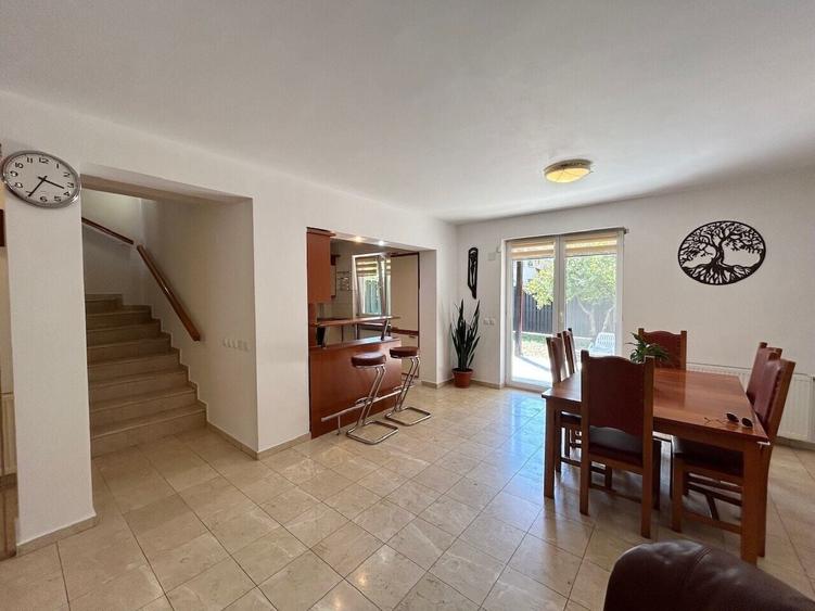Duplex cu 5 camere cu Canalizare în Iancu Nicolae