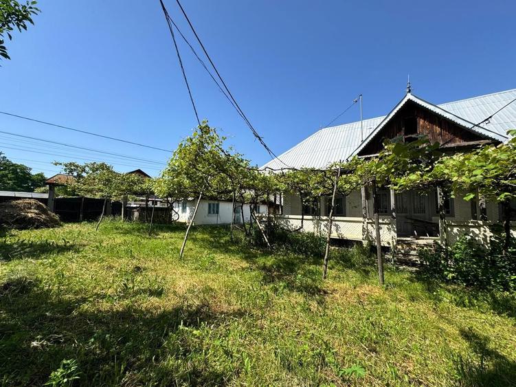 Casă cu 4 camere în Răucești