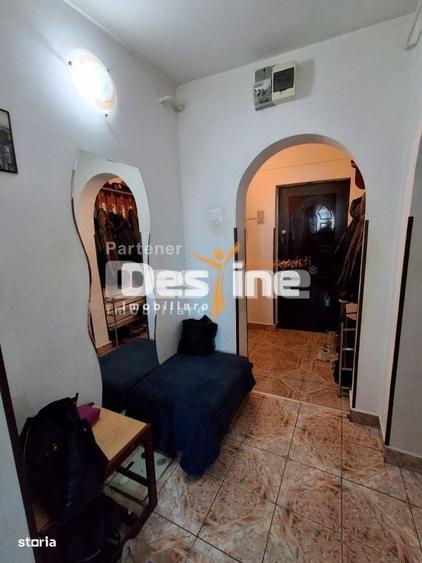 Apartament cu 3 camere semidecomandat în Alexandru cel Bun