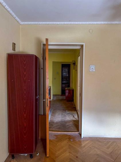 Apartament cu 4 camere semidecomandat în Central