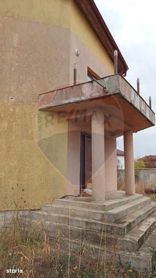 Casă cu 5 camere cu Teren 570 Mp în Balotești