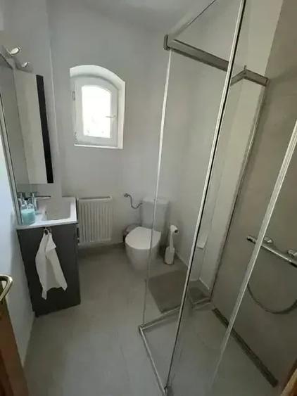 Casă cu 1 camere cu Teren 300 Mp în Băneasa