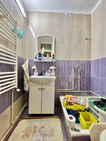 Apartament cu 4 camere decomandat, mobilat în Soarelui