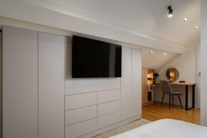 Apartament cu 4 camere decomandat în Dacia