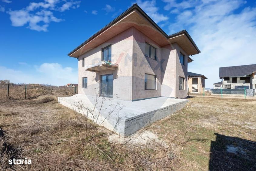 Casă cu 4 camere cu Teren 491 Mp în Noua