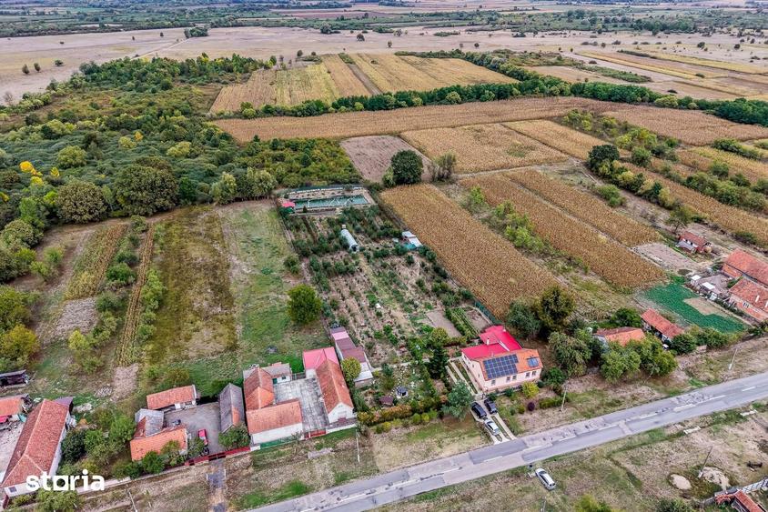Casă cu 3 camere cu Teren 12170 Mp în Bata