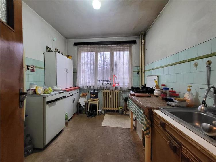 Apartament cu 3 camere semidecomandat în Theodor Pallady