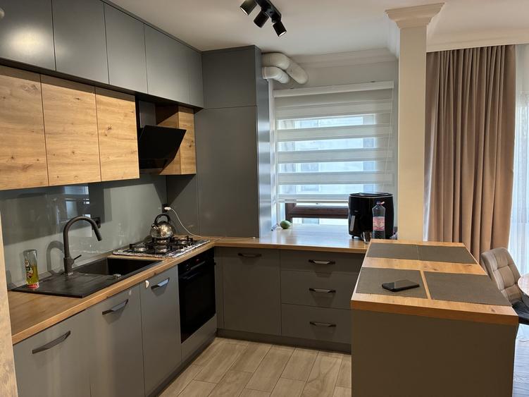 Apartament cu 4 camere decomandat, mobilat în Drumul Taberei