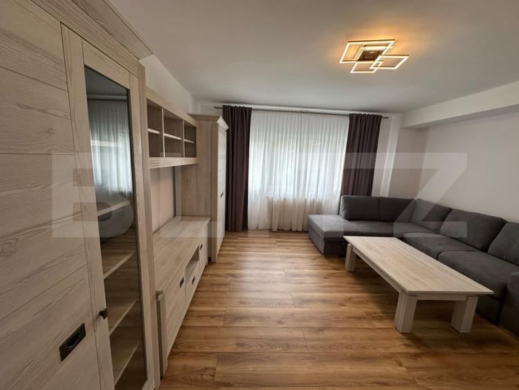 Apartament cu 3 camere decomandat, mobilat în Central