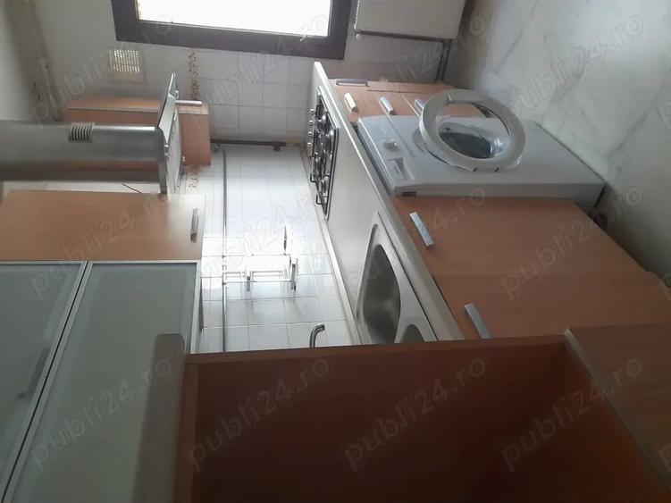 Apartament cu 3 camere decomandat în Spitalul Județean