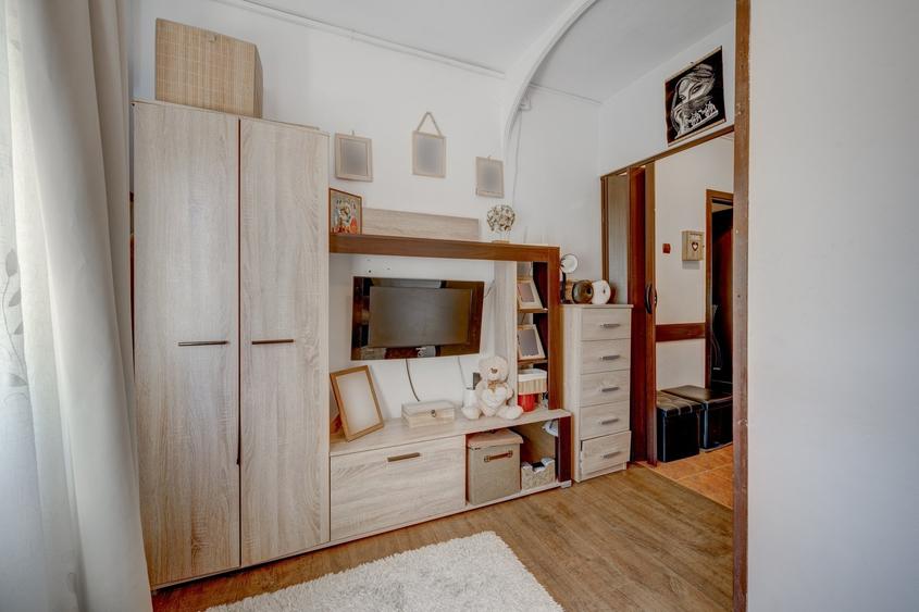 Apartament cu 2 camere decomandat, mobilat în Sebastian