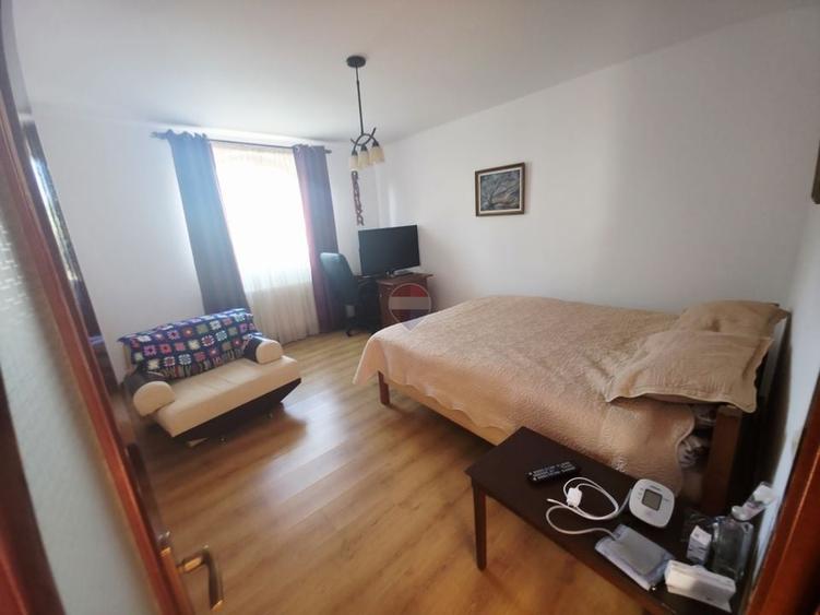 Casă individuală cu 5 camere cu Teren 1779 Mp în Izvoare (Dumbrava Roșie)