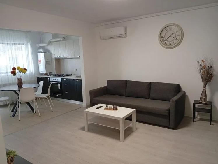 Apartament cu 2 camere semidecomandat, mobilat în Industriilor