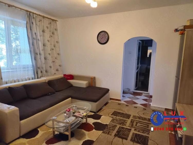 Apartament cu 3 camere semidecomandat în Babadag