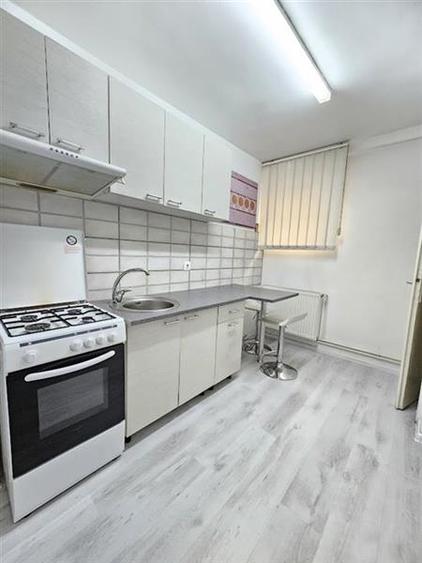 Garsonieră decomandată, mobilată în Central