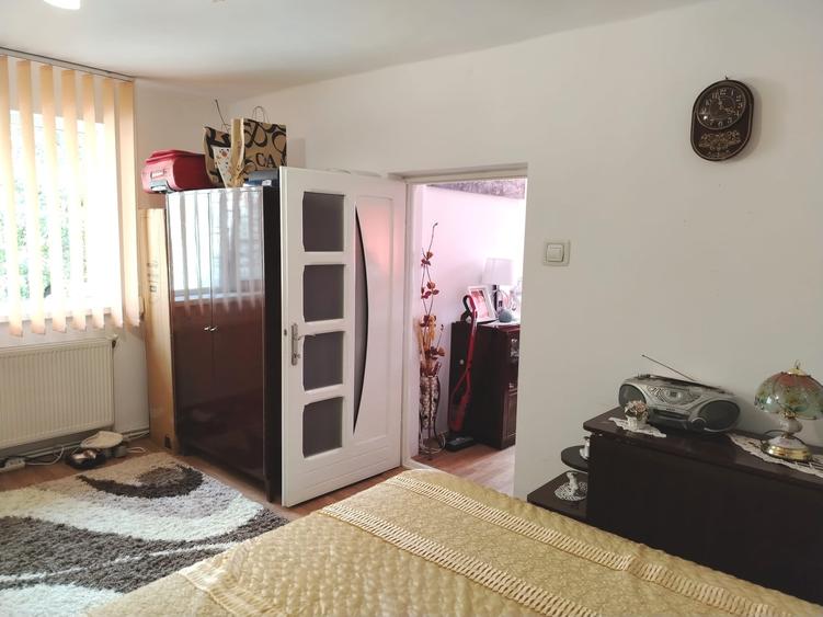 Duplex cu 4 camere cu Canalizare în Central