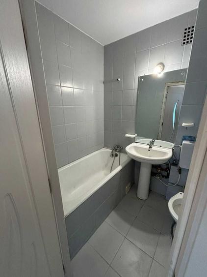 Apartament cu 4 camere decomandat în Rahova