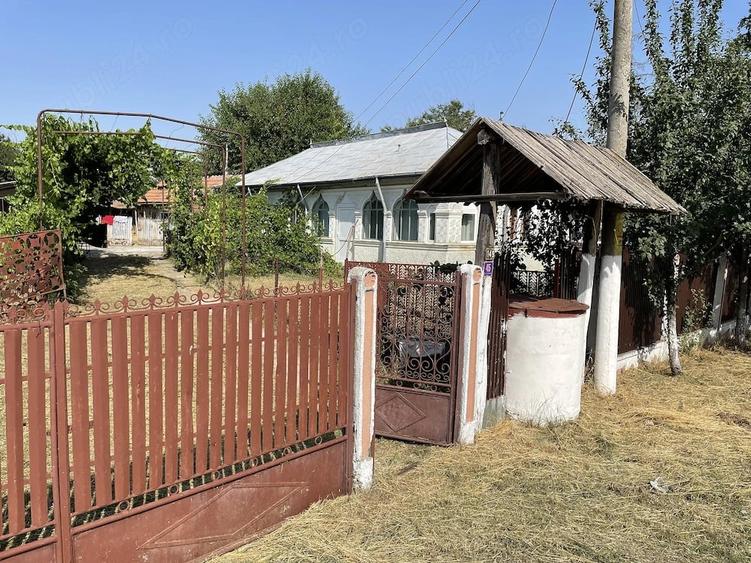 Casă cu 3 camere cu Teren 1417 Mp în Moșești