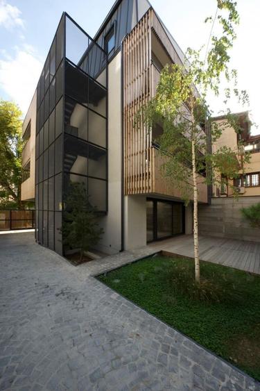 Apartament cu 3 camere decomandat în Dorobanți