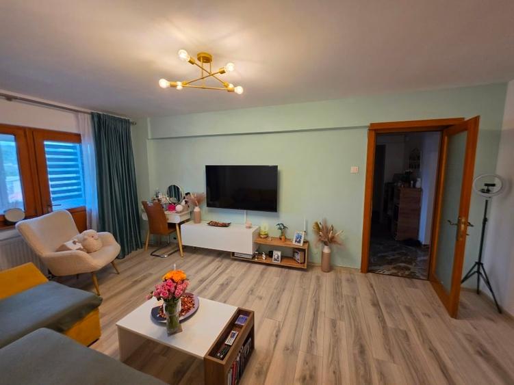 Apartament cu 3 camere decomandat, mobilat în Central