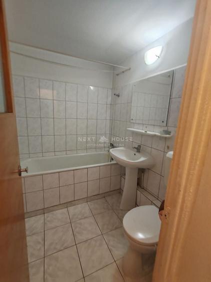 Apartament cu 3 camere decomandat în Rahova