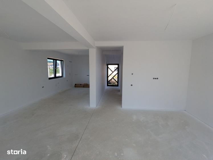 Casă cu 4 camere în Cristian
