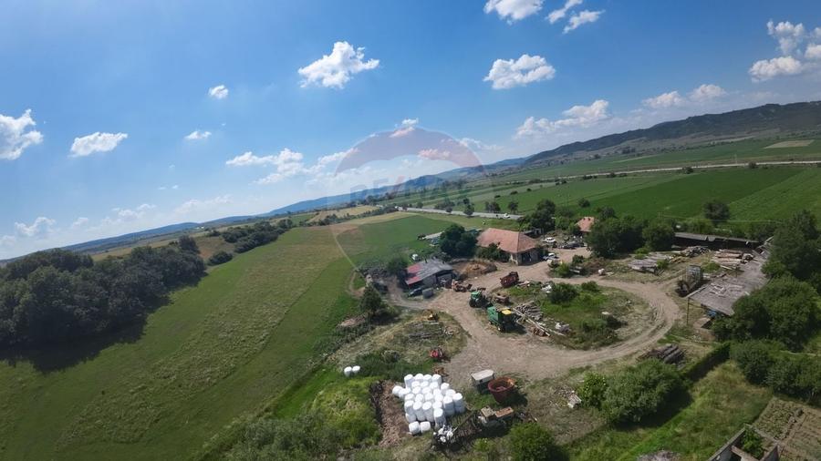 Teren Construcții intravilan de 22942 mp, în Vânători