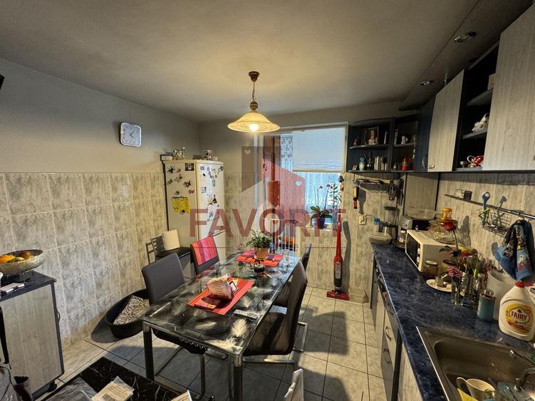 Apartament cu 3 camere semidecomandat, mobilat în Circumvalațiunii
