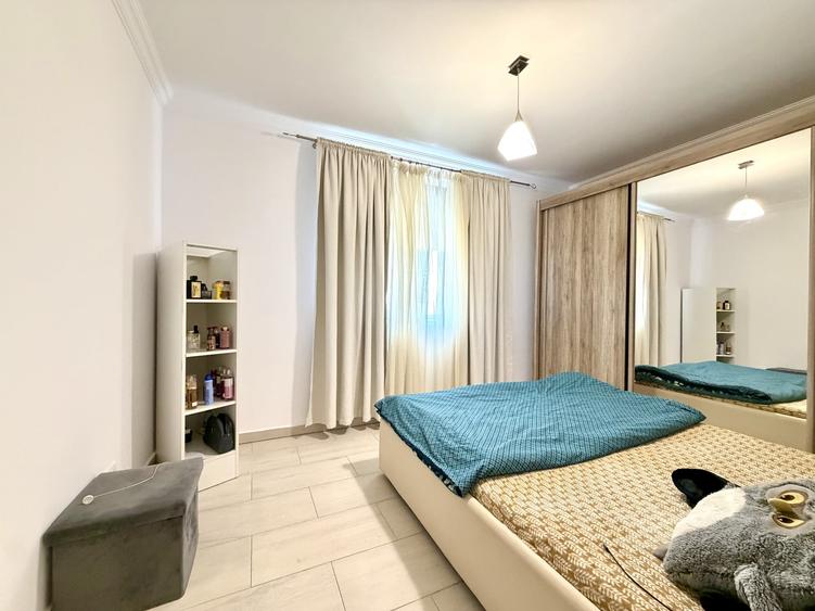 Apartament cu 3 camere semidecomandat, mobilat în Dumbrăvița