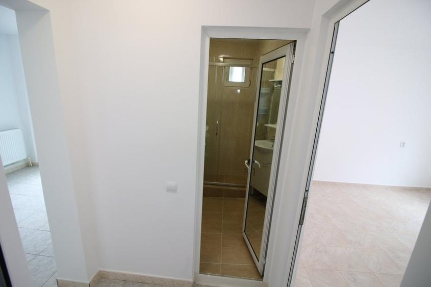 Apartament cu 4 camere decomandat, mobilat în Micro 20