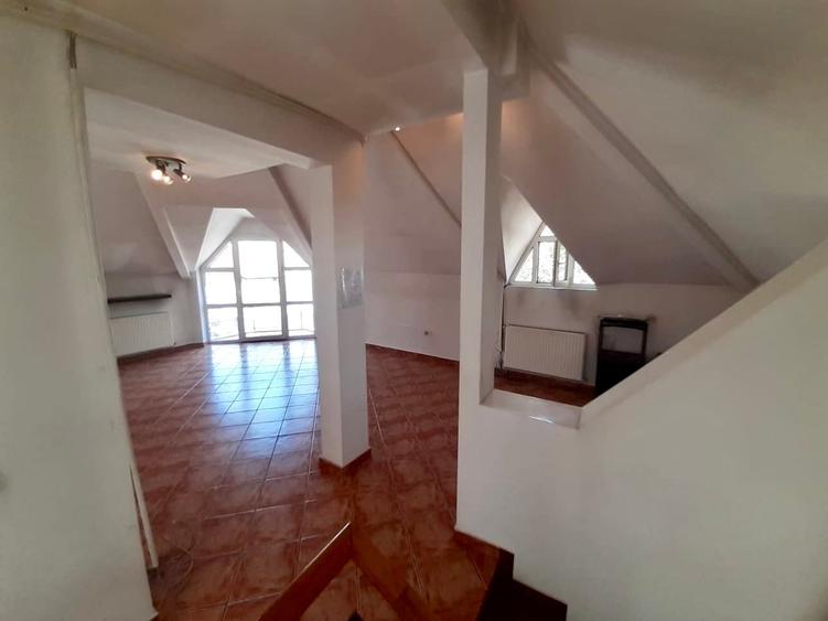 Casă cu 7 camere cu Canalizare în Bucur Obor