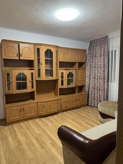 Inchiriez apartament 2 camere,Trivale.Disponibil din 17 septembrie - 1